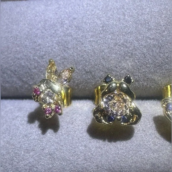 18K Gold Plated Disney Alice In Wonderland Theme Asymmetrical Stud Earrings - Picture 6 of 9